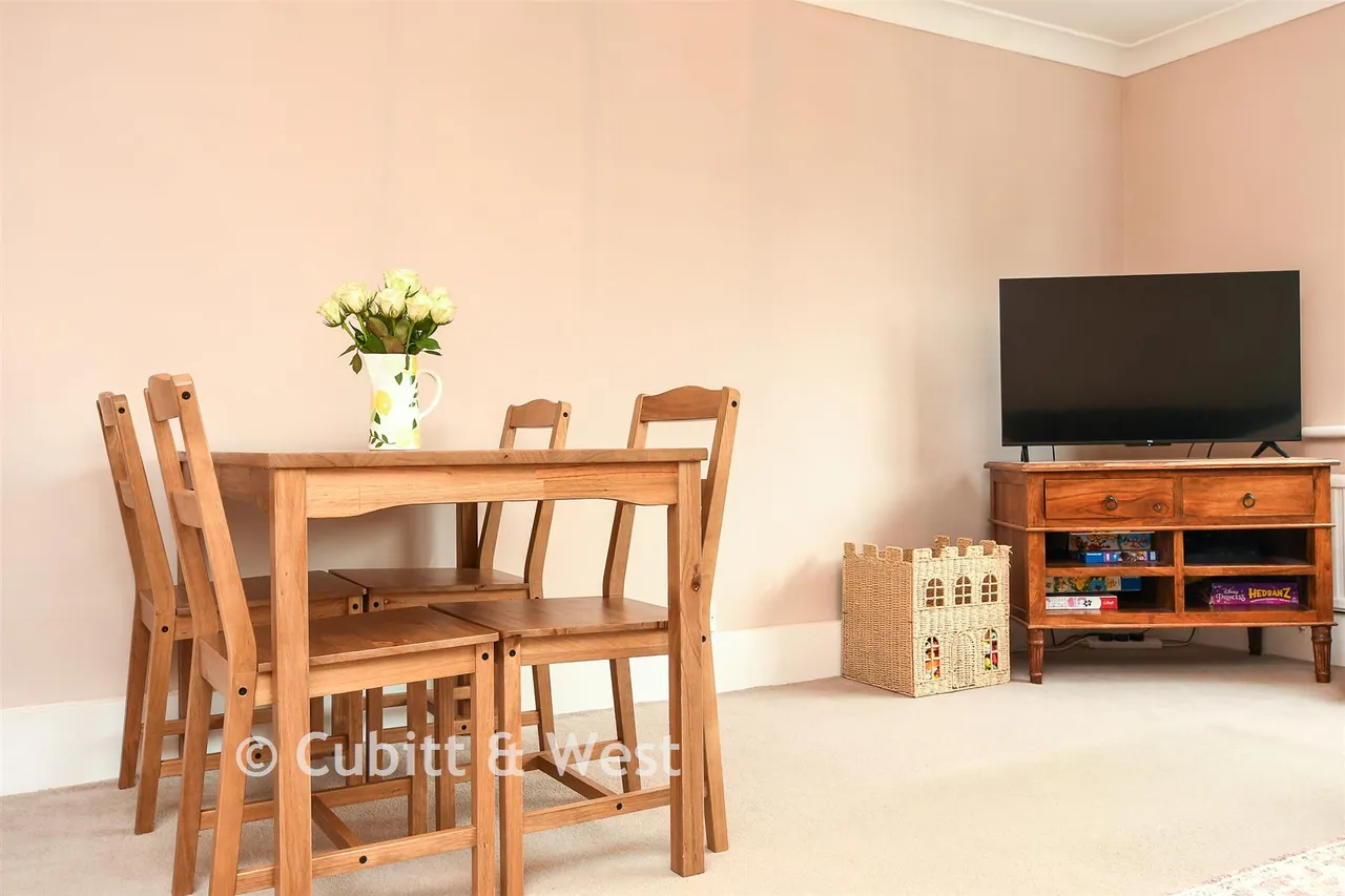 Oakfield Drive, Reigate, RH2, photo 14