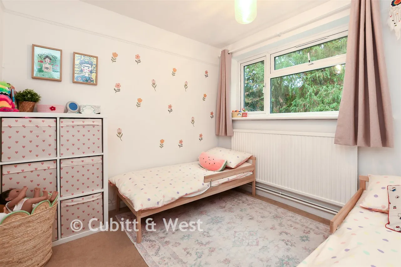 Oakfield Drive, Reigate, RH2, photo 7