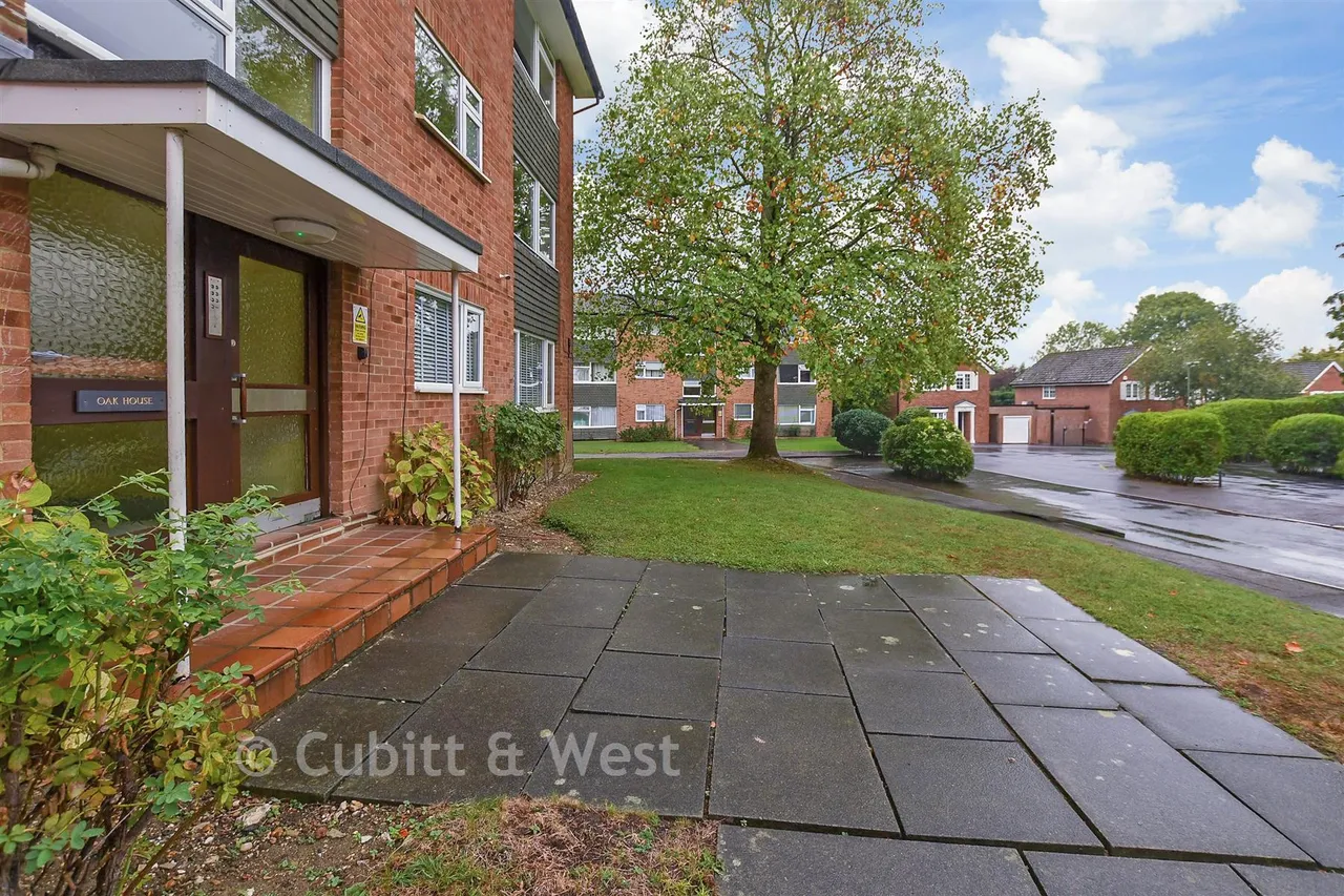 Oakfield Drive, Reigate, RH2, photo 8