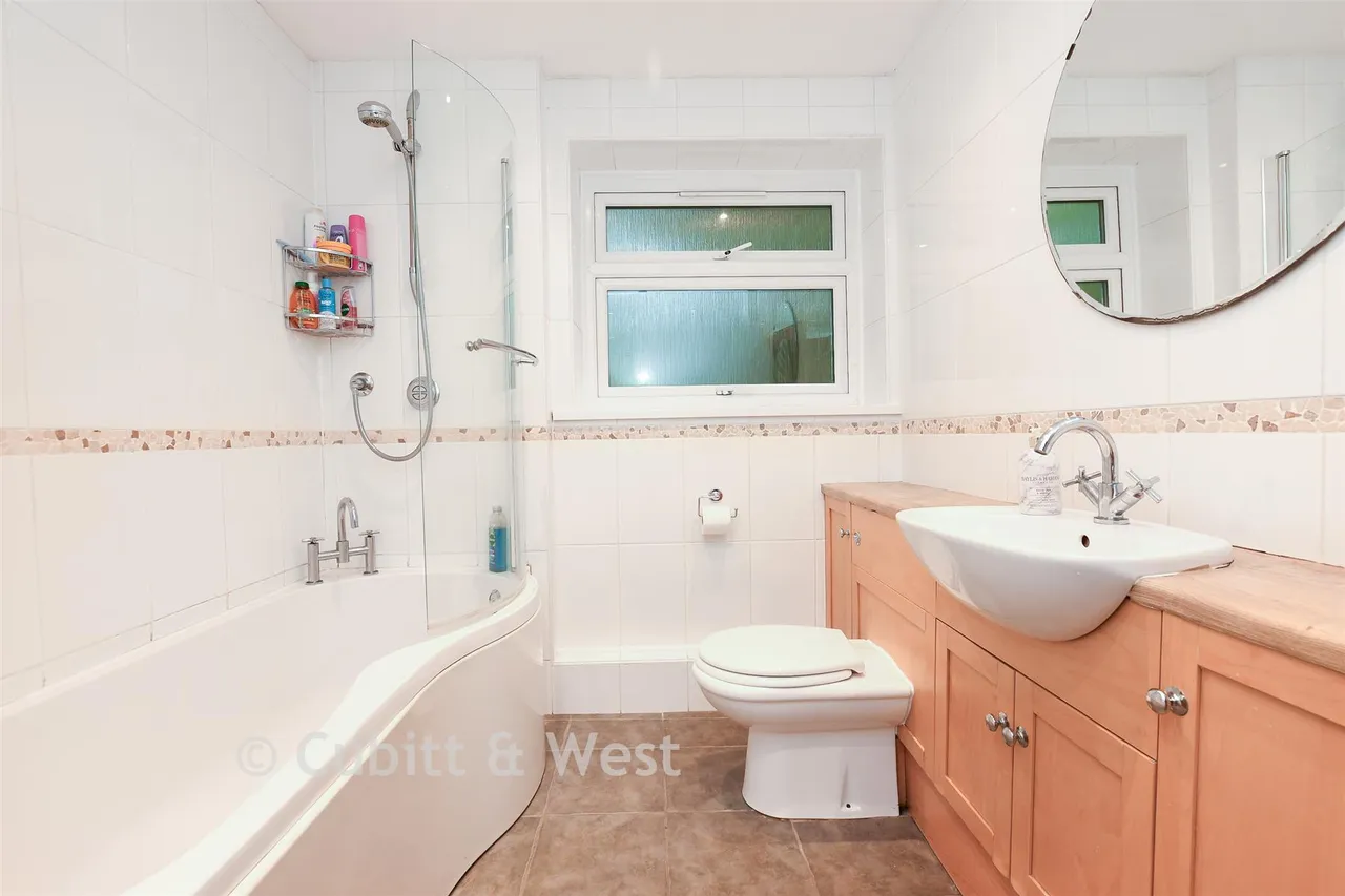 Oakfield Drive, Reigate, RH2, photo 6