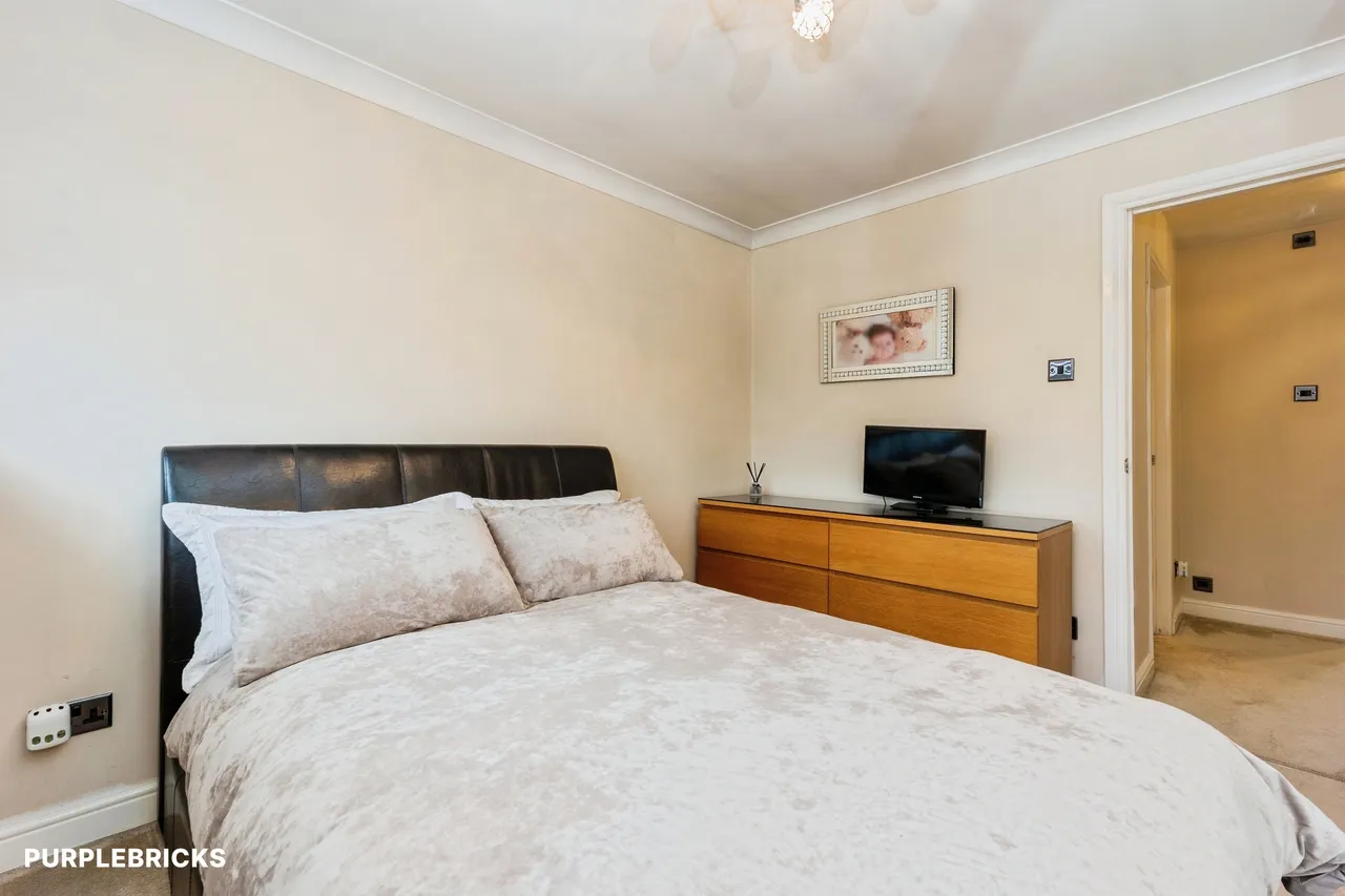 Markham Close, Hyde, SK14, photo 11