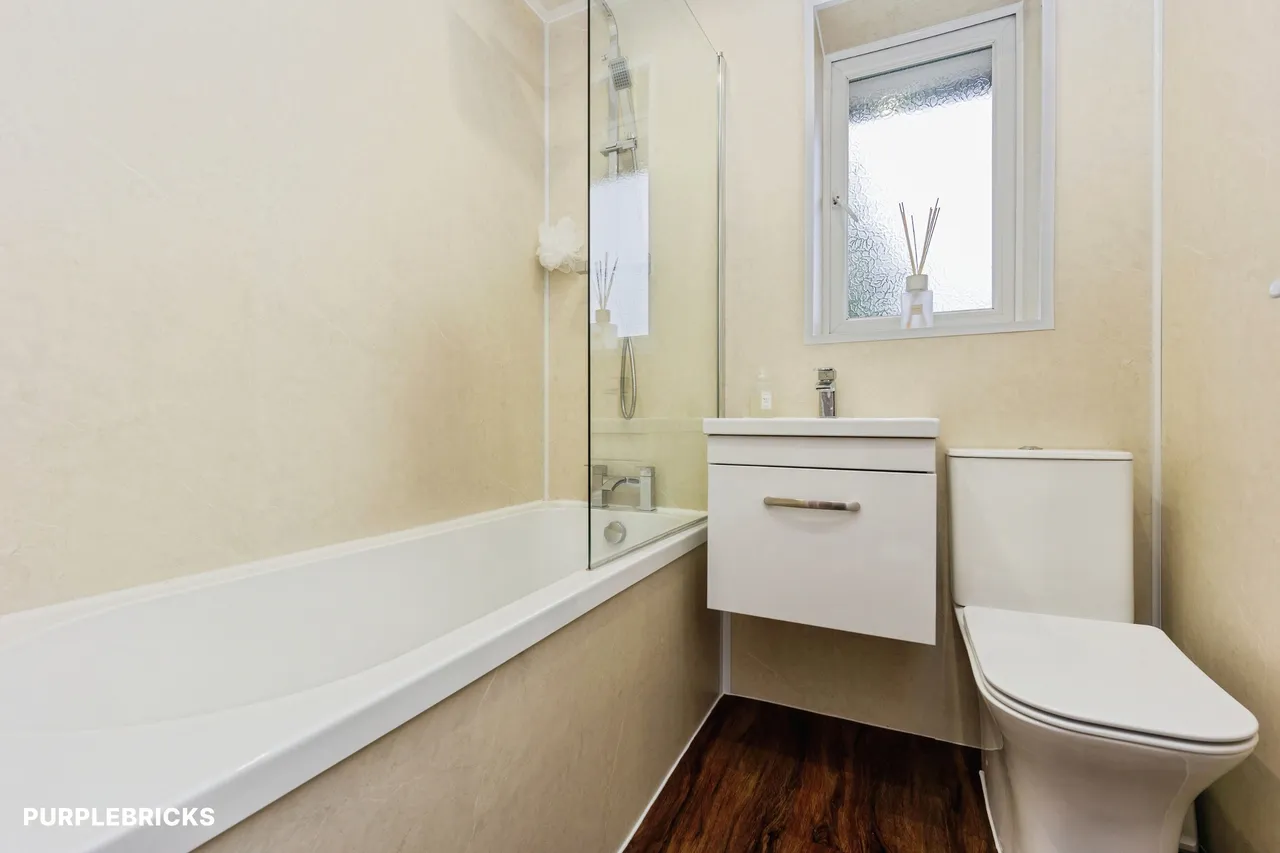 Markham Close, Hyde, SK14, photo 16