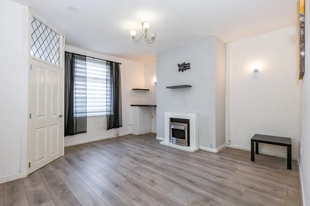 Royds Street, Rochdale OL16 5JS, photo 2