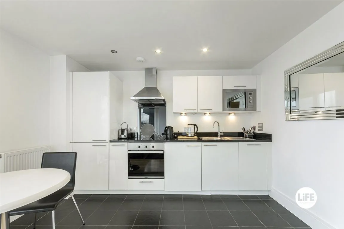 1 bed flat to rent, Distillery Tower, London