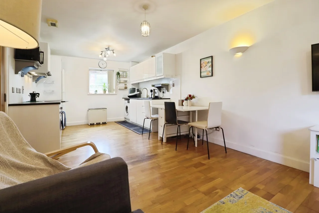 Henke Court, Cardiff, CF10, photo 3