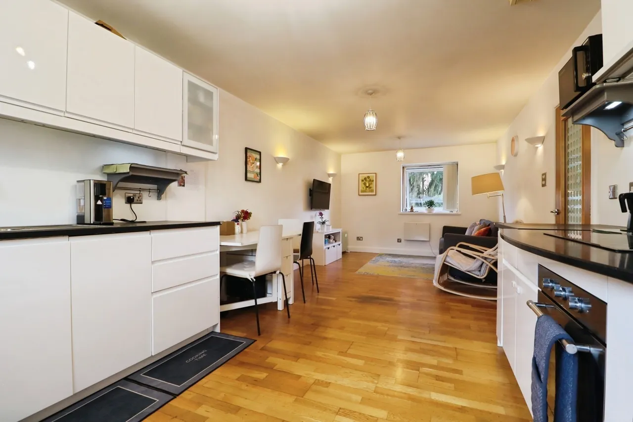 Henke Court, Cardiff, CF10, photo 5