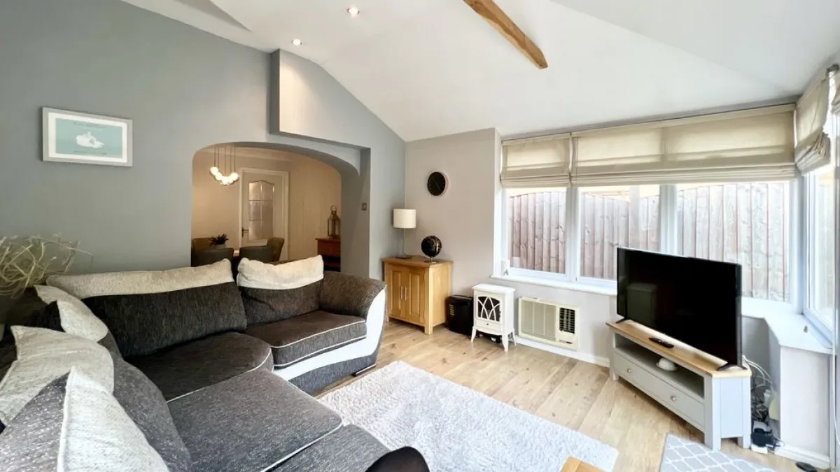 Catkin Road, Bottesford, photo 3