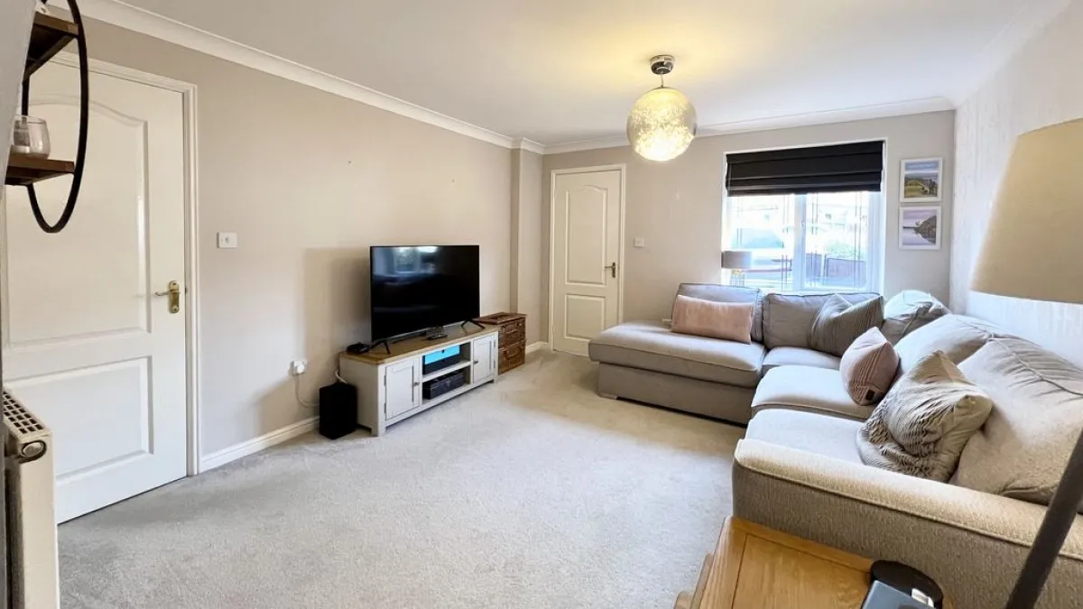 Catkin Road, Bottesford, photo 4