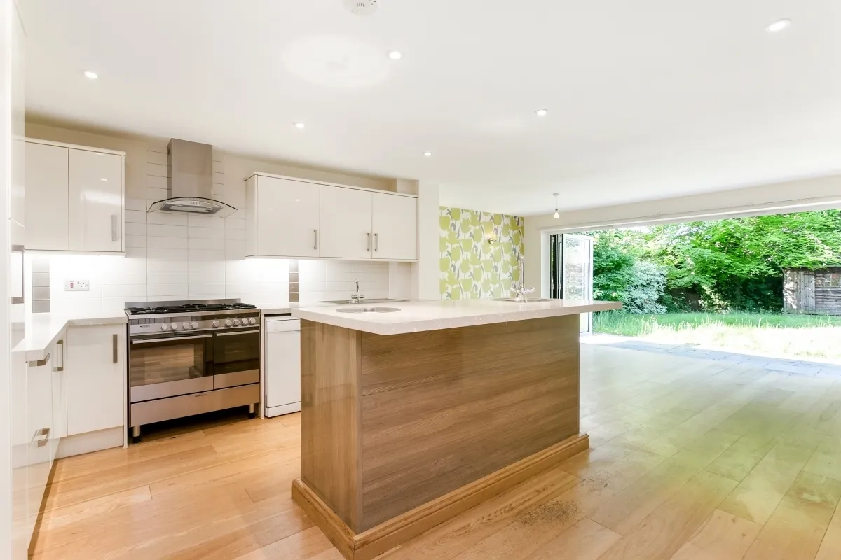Fieldhead Gardens, Bourne End, SL8, photo 3