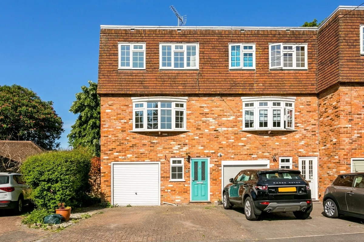 4 bed house to rent, Fieldhead Gardens, Bourne End, SL8