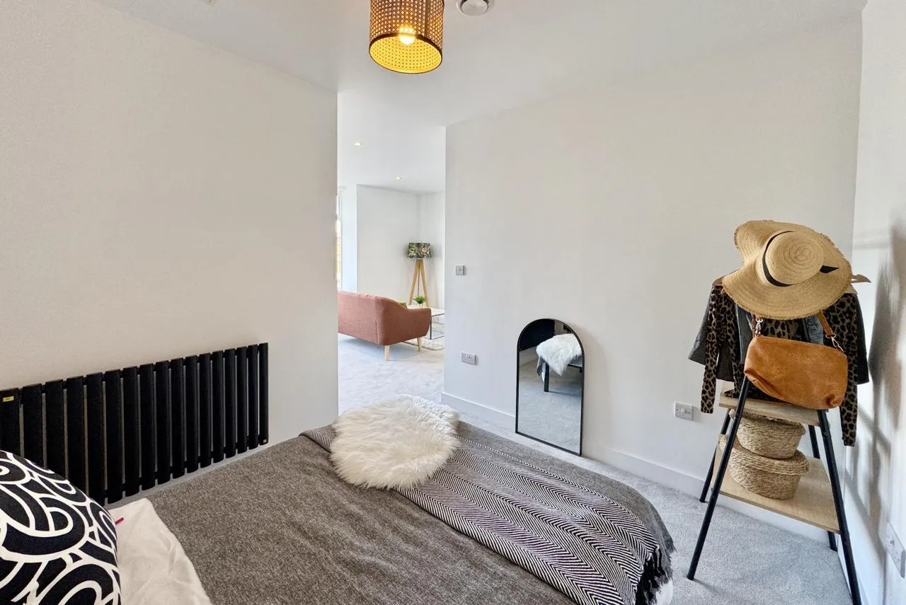 Holdenhurst Road, BH8, photo 7