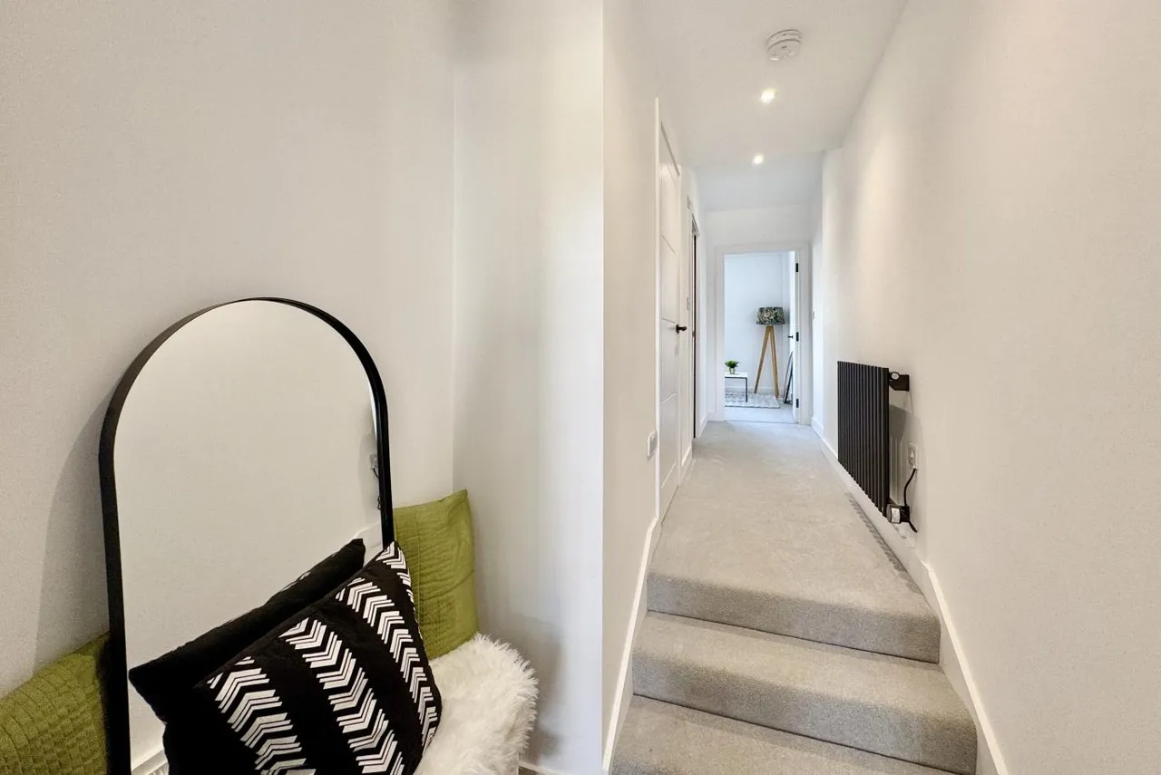 Holdenhurst Road, BH8, photo 3