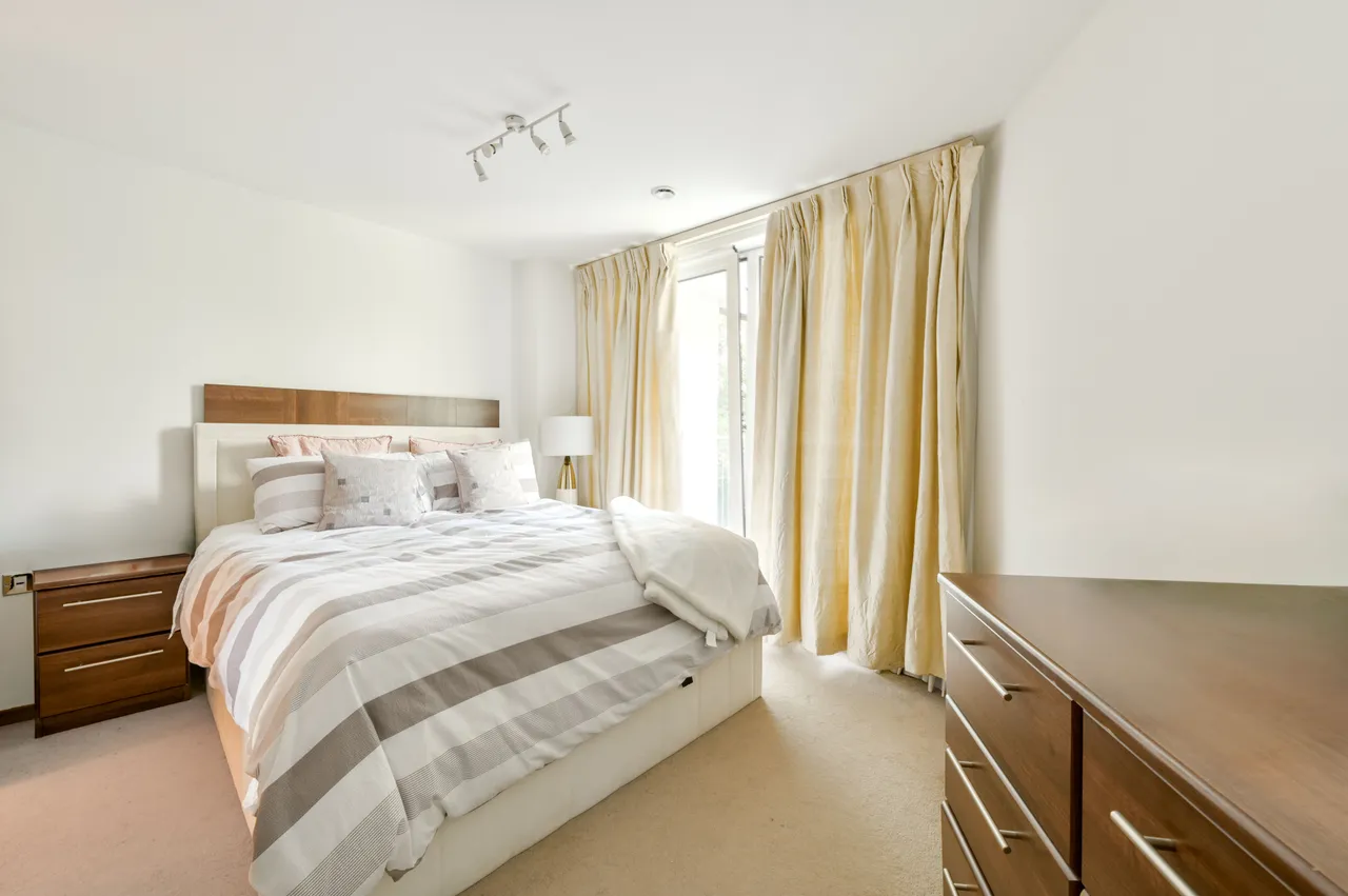 144 Holland Gardens, Brentford, photo 8
