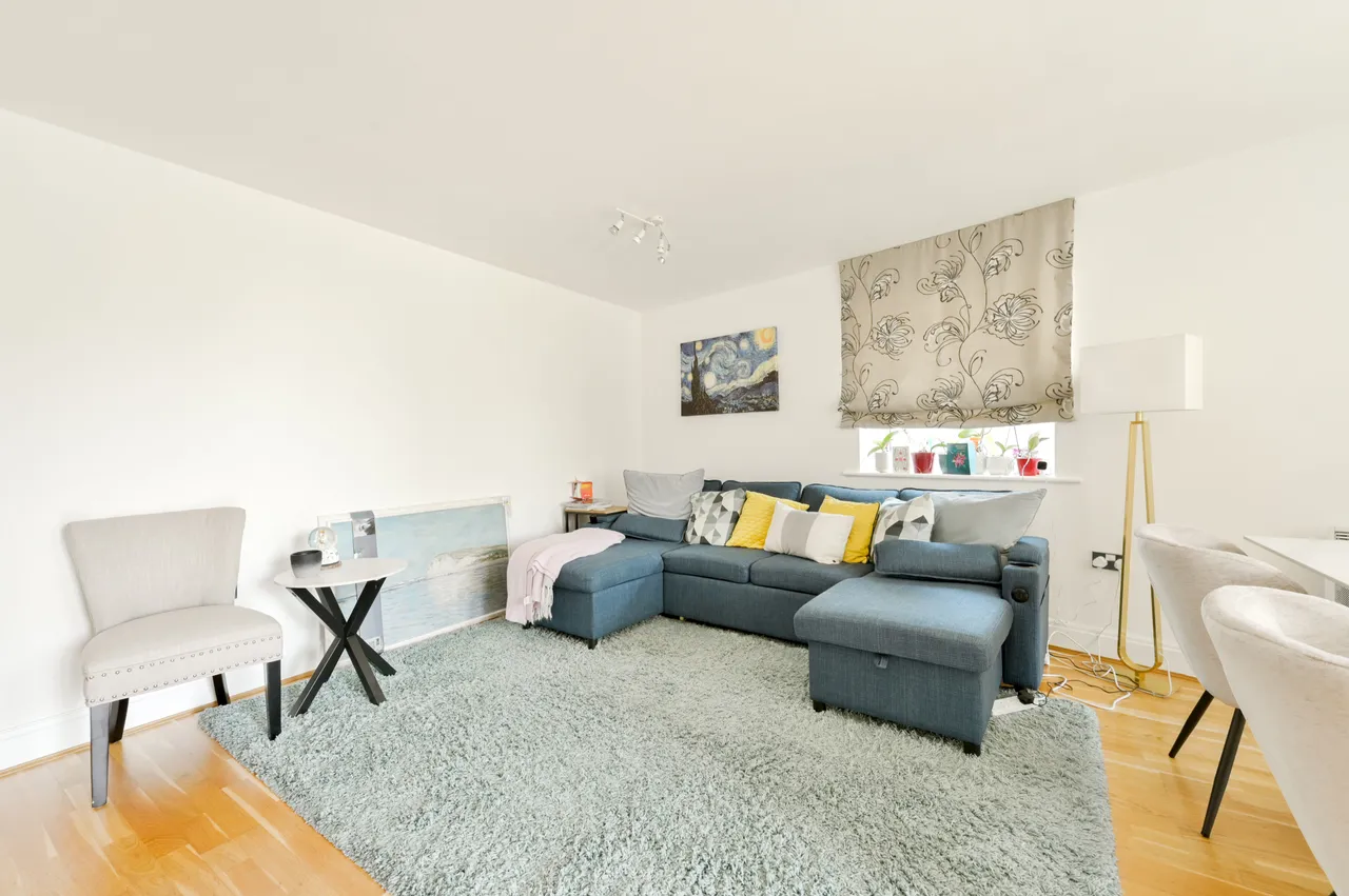 144 Holland Gardens, Brentford, photo 3