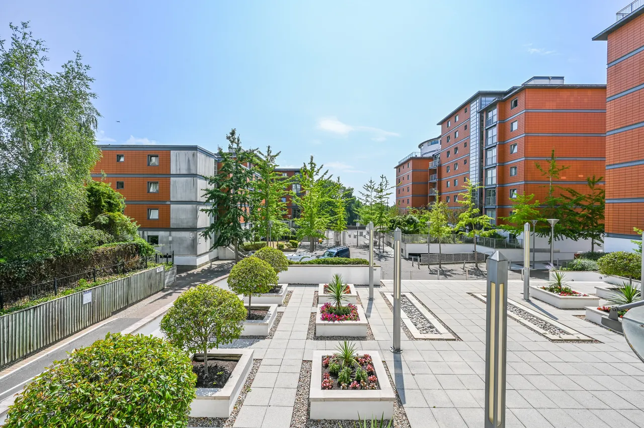 144 Holland Gardens, Brentford, photo 5
