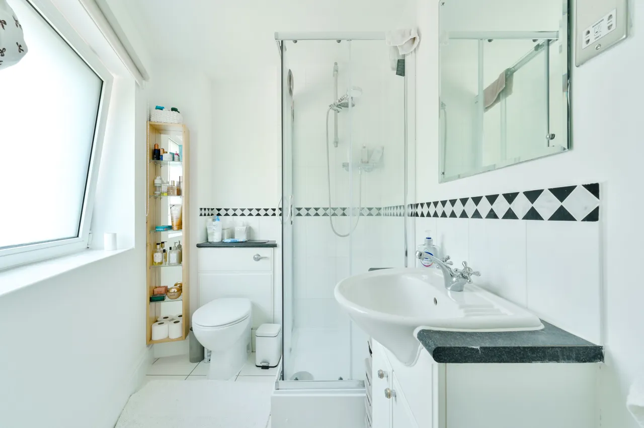 144 Holland Gardens, Brentford, photo 9