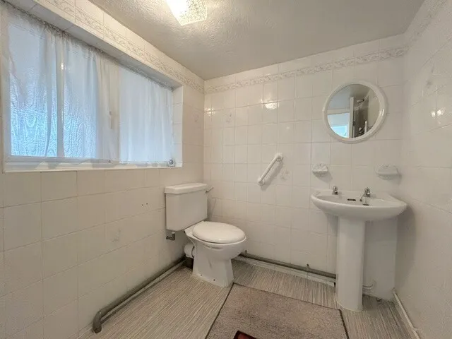 Manston Way, Hornchurch, RM12, photo 7