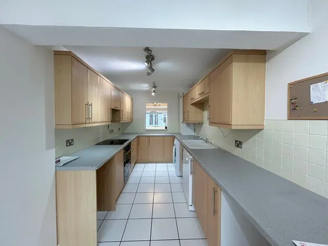 Manston Way, Hornchurch, RM12, photo 2