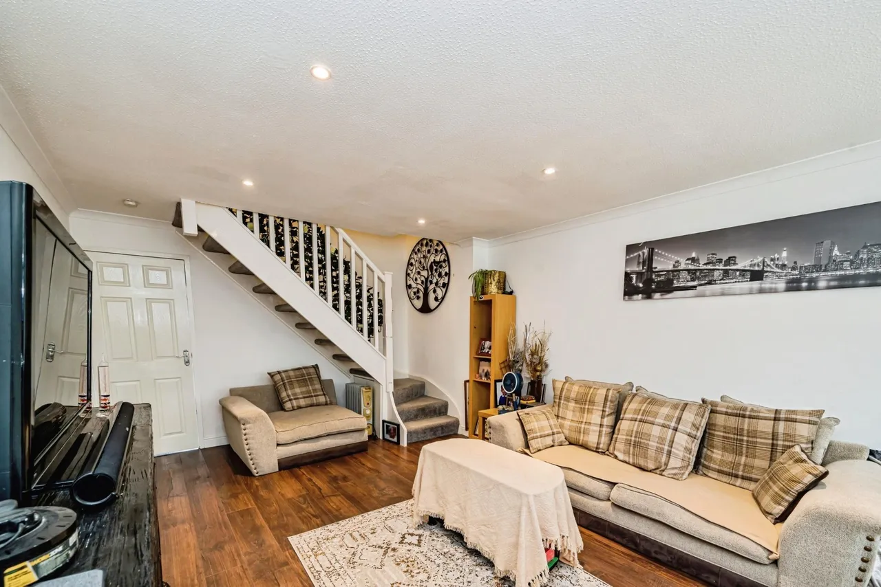 Lower Close, Aylesbury, HP19, photo 3