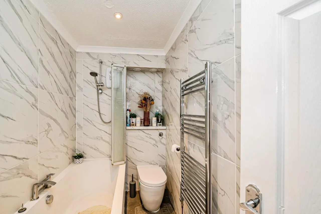Lower Close, Aylesbury, HP19, photo 12