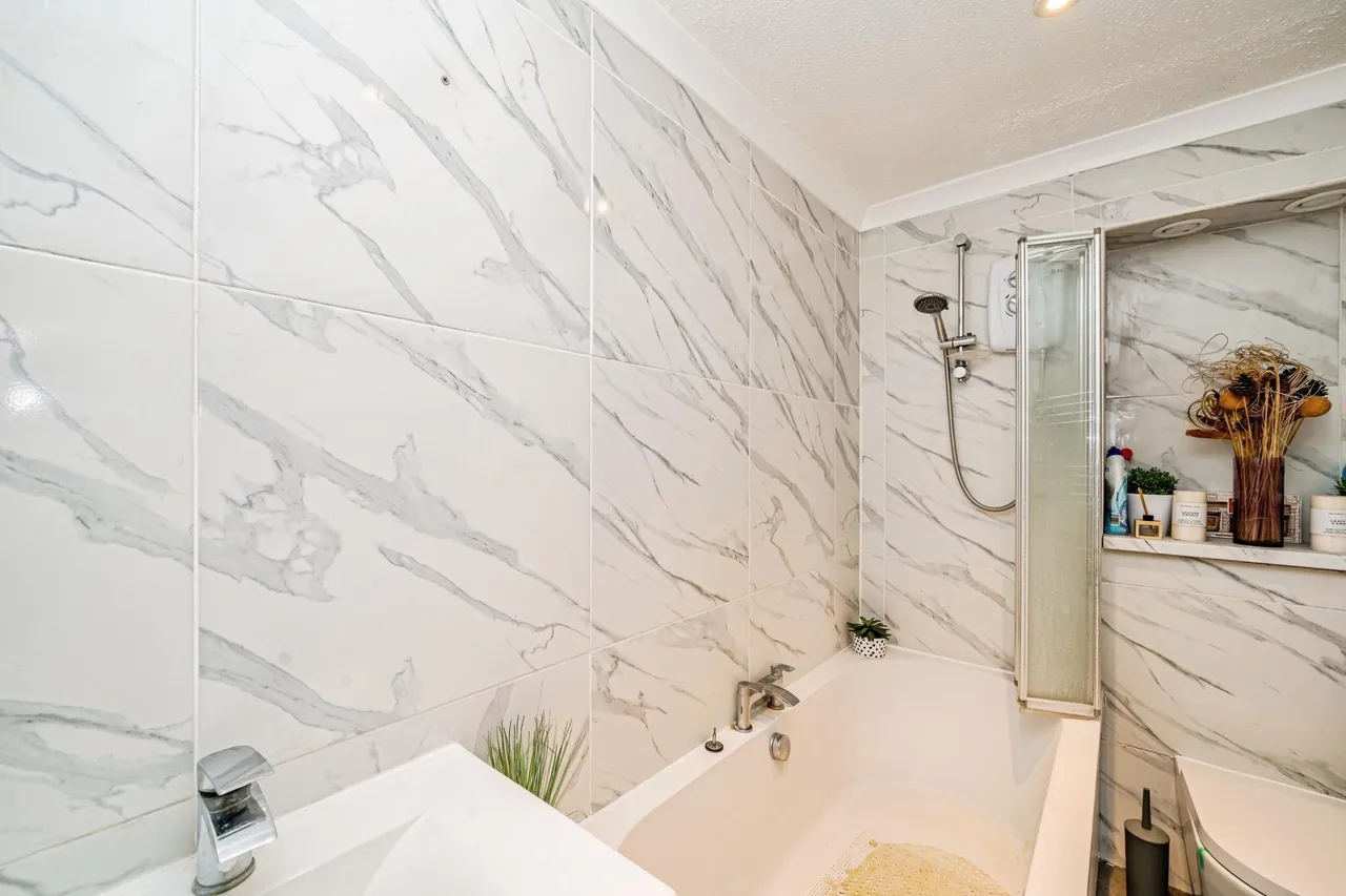 Lower Close, Aylesbury, HP19, photo 11