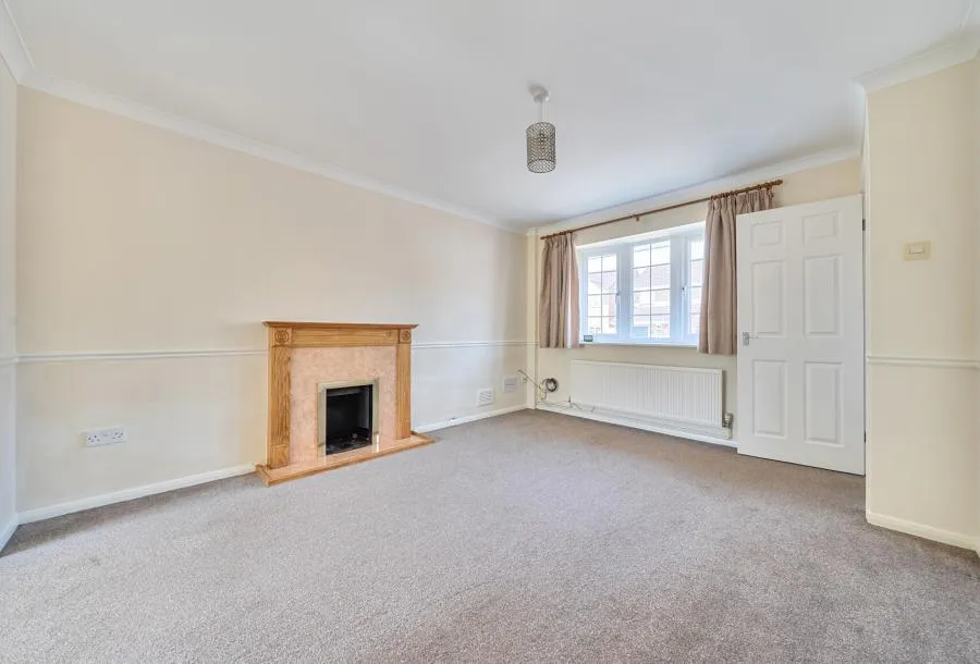 Longs Drive, Yate, BS37, photo 2