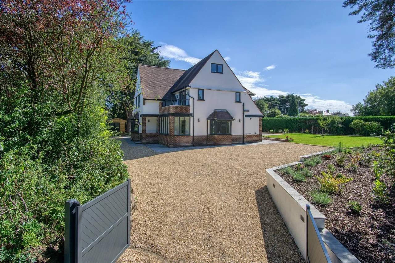 Chester Road, Marford, LL12, photo 4