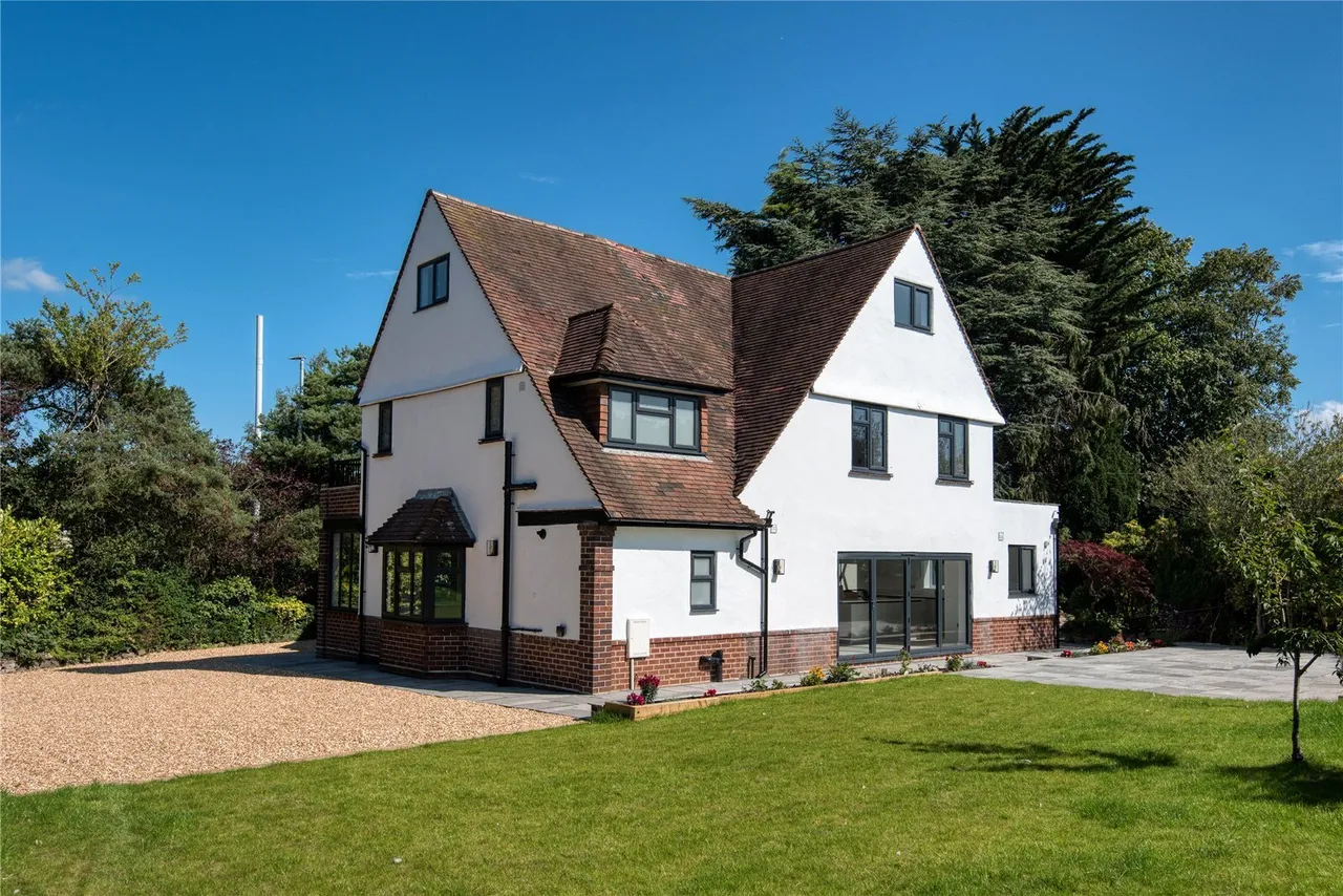 Chester Road, Marford, LL12, photo 5