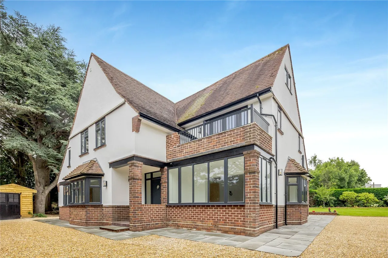 Chester Road, Marford, LL12, photo 3
