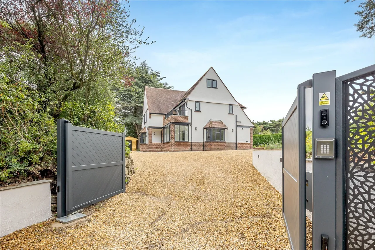 Chester Road, Marford, LL12, photo 2
