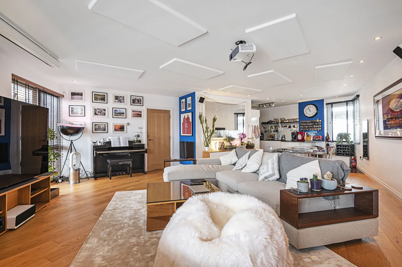 Apartment 801, 417 Wick Lane, London, photo 9