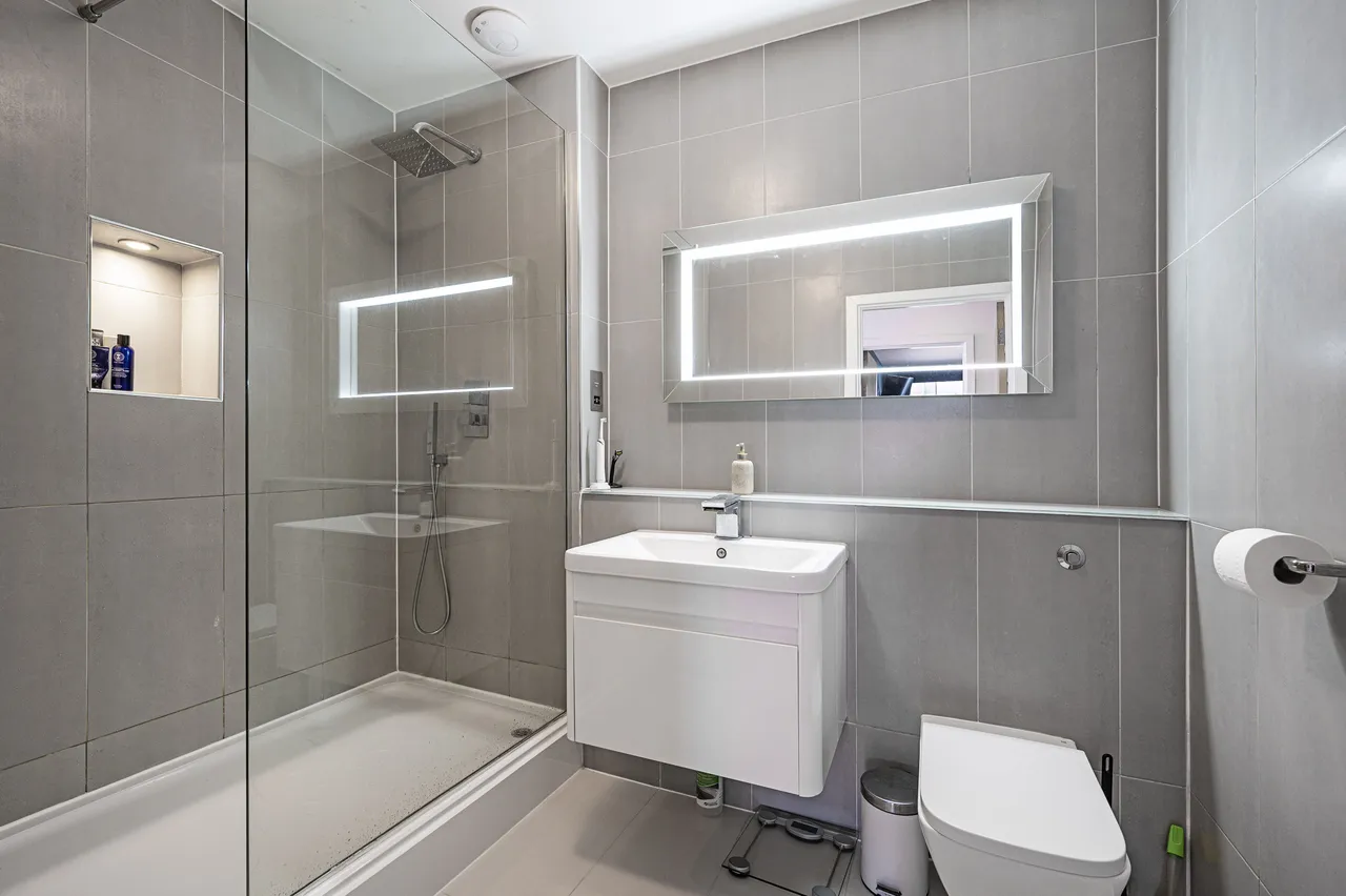 Apartment 801, 417 Wick Lane, London, photo 5