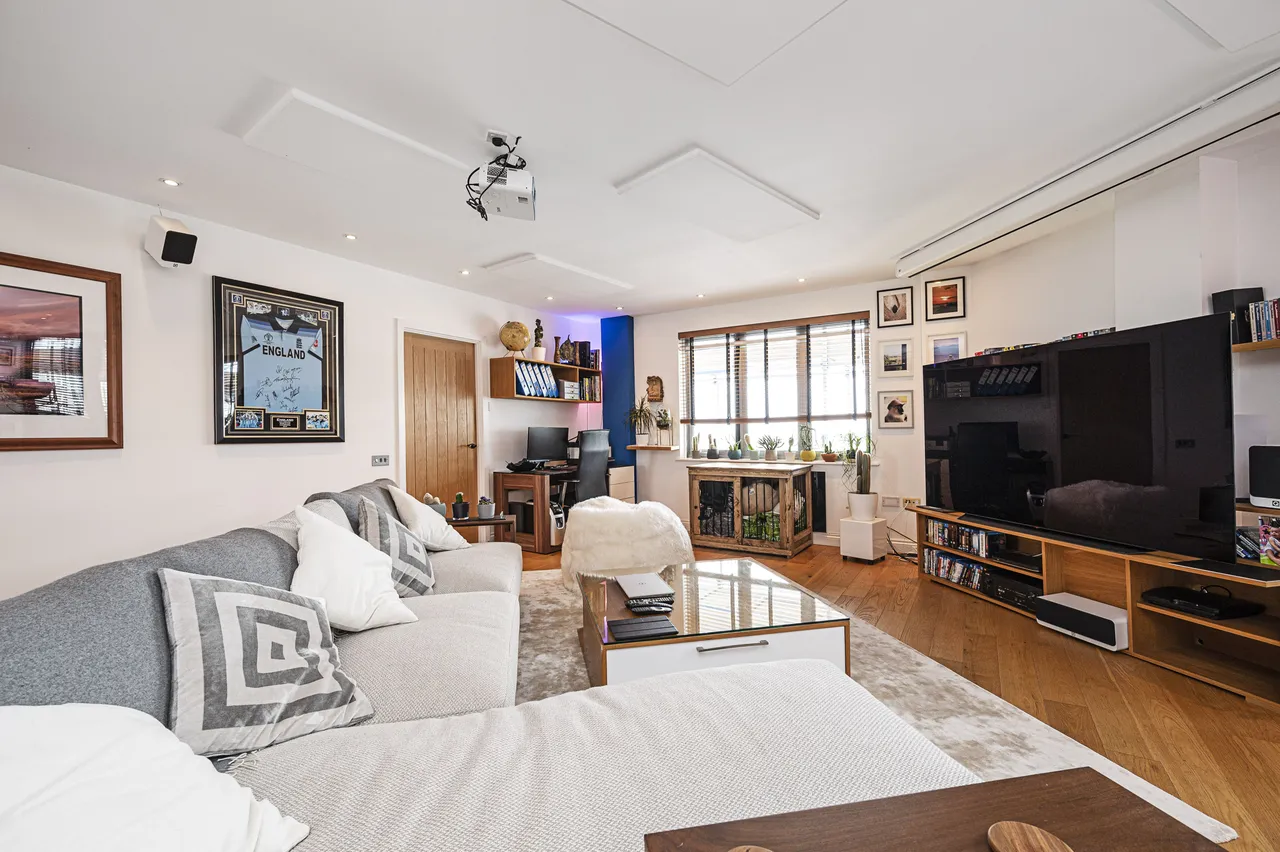 Apartment 801, 417 Wick Lane, London, photo 6