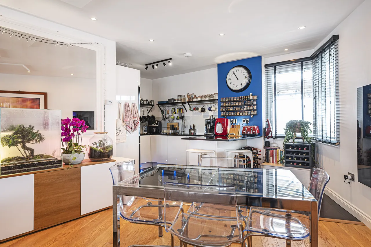 Apartment 801, 417 Wick Lane, London, photo 7