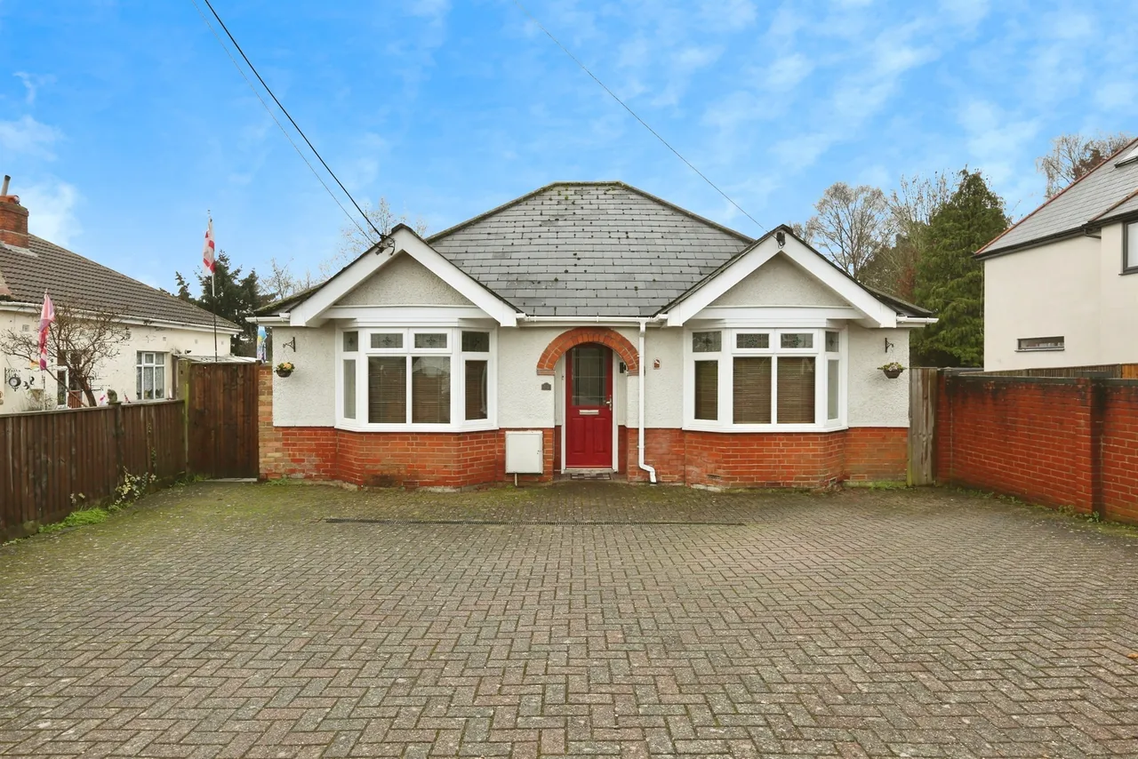 3 bed house for sale — Lower Northam Road, Hedge End, Southampton