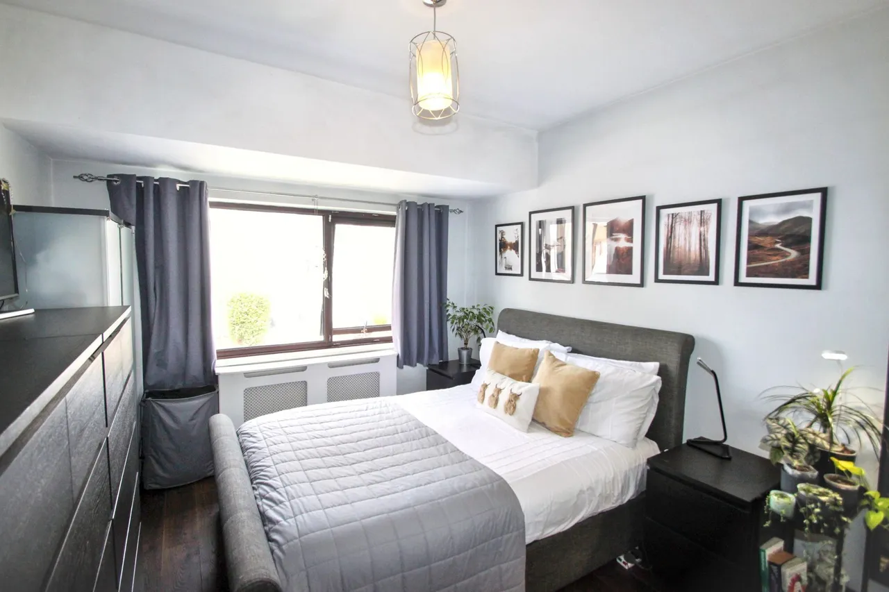 West Grove, Woodford Green, IG8, photo 9
