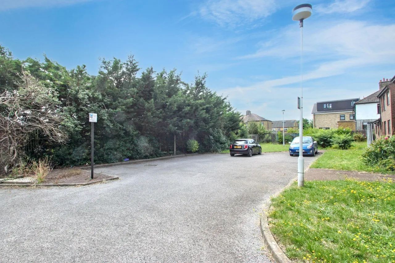 West Grove, Woodford Green, IG8, photo 13