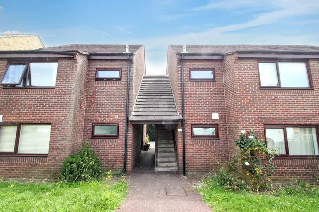 1 bed flat for sale — West Grove, Woodford Green, IG8