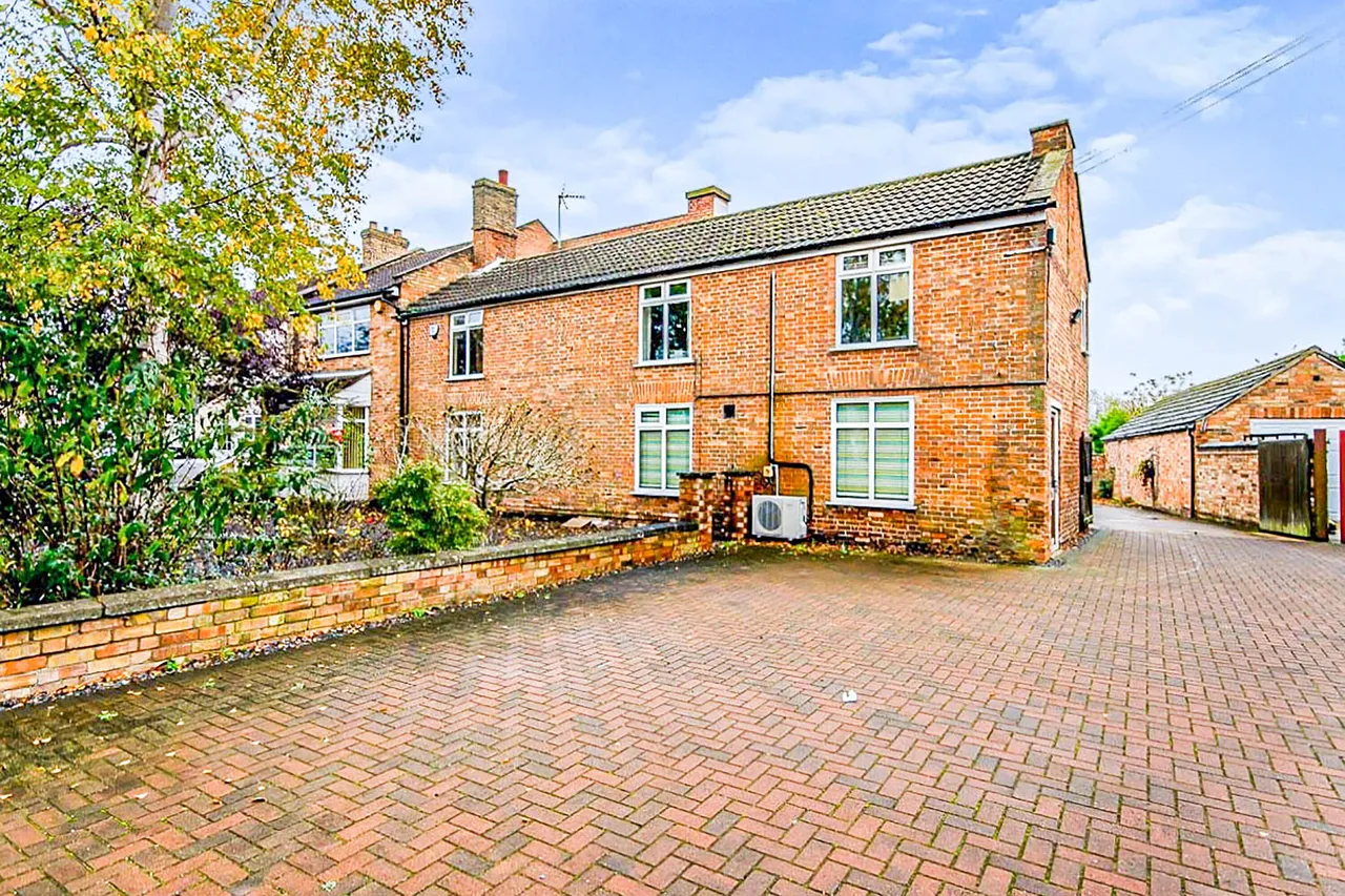 7 bed house for sale — Main Street, Yaxley, Peterborough
