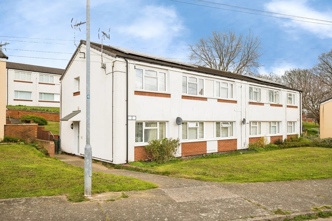 2 bed flat for sale, Derwent Crescent, Wrexham, LL12