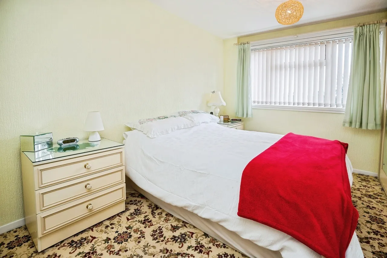 Derwent Crescent, Wrexham, LL12, photo 3