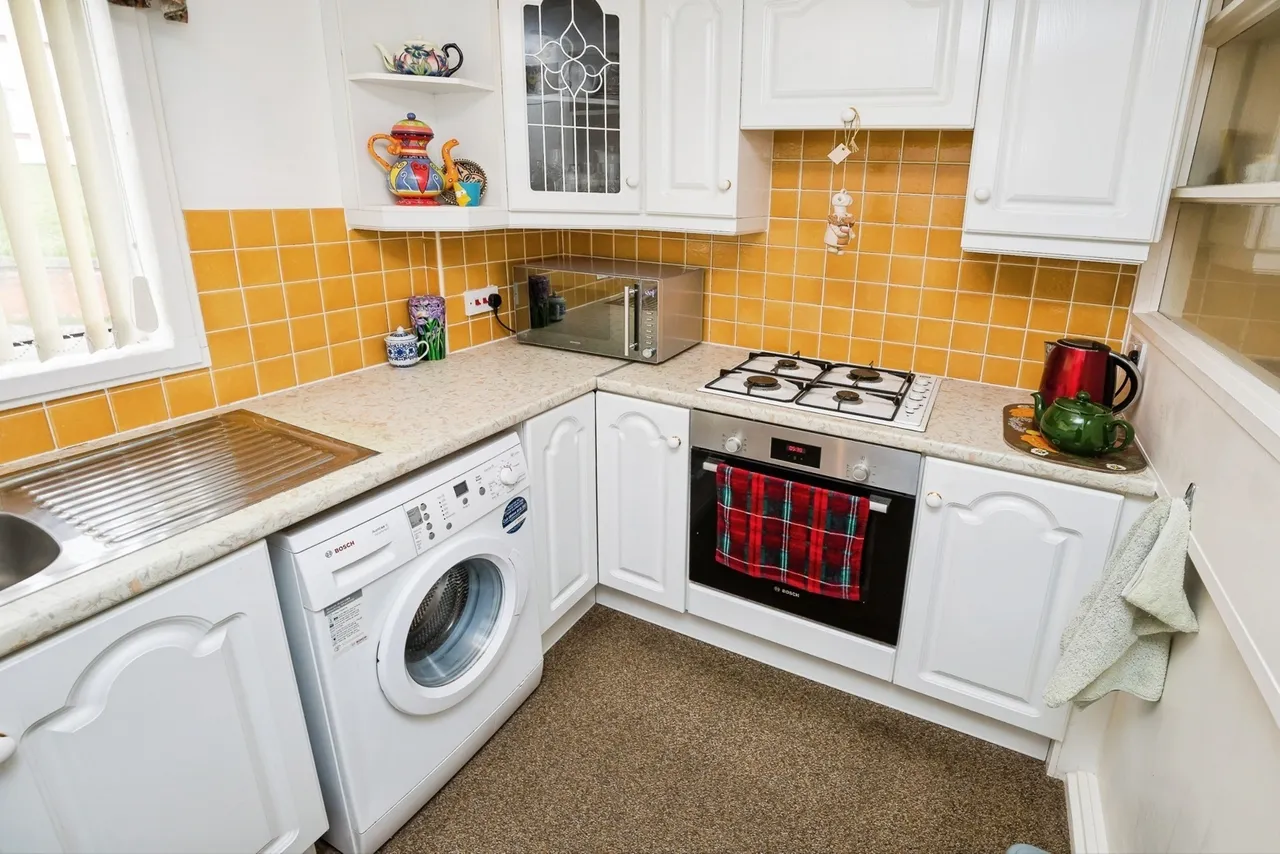 Derwent Crescent, Wrexham, LL12, photo 4
