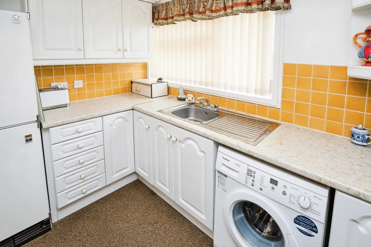 Derwent Crescent, Wrexham, LL12, photo 8