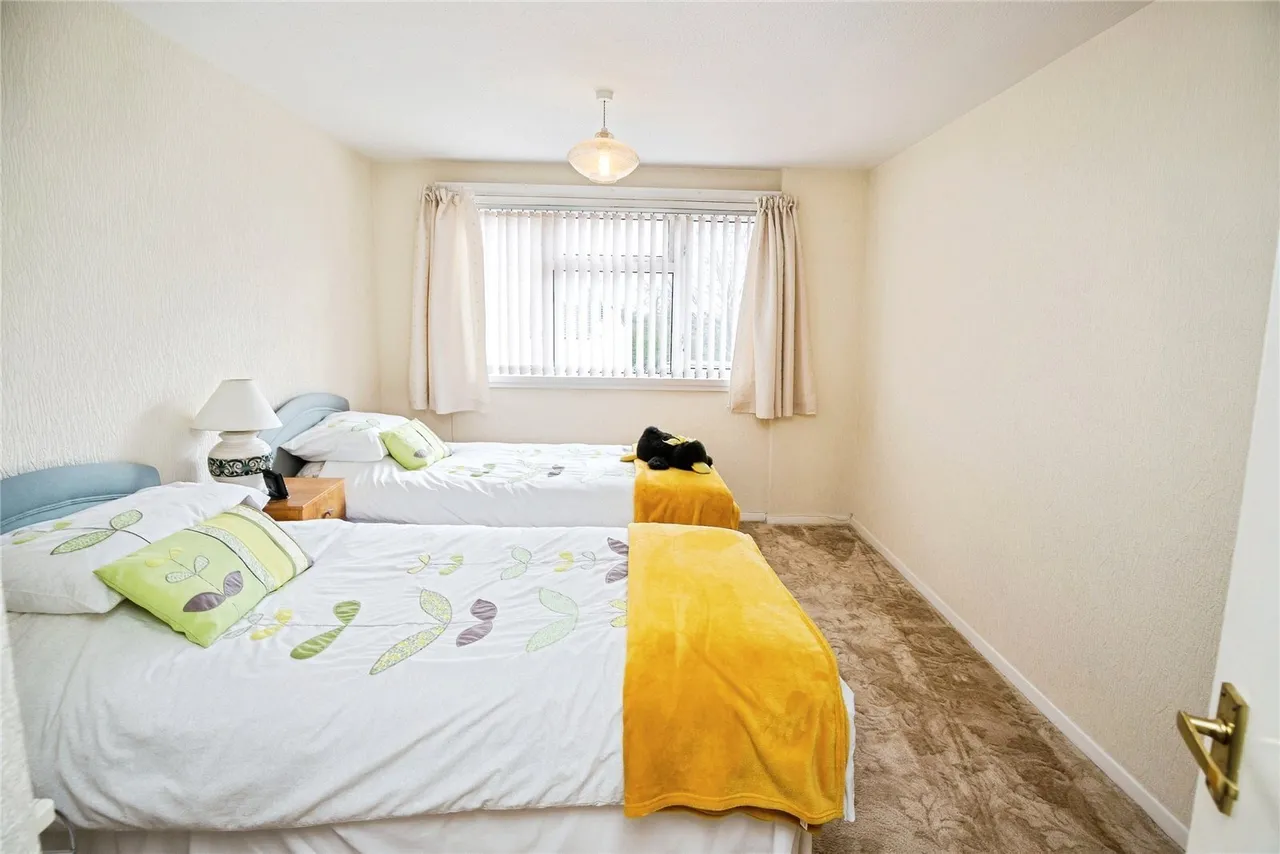 Derwent Crescent, Wrexham, LL12, photo 5