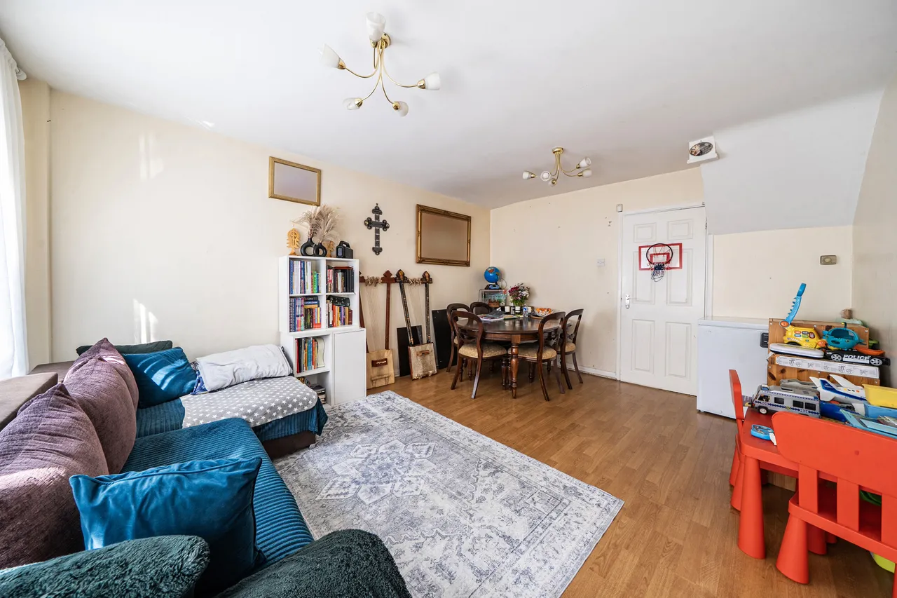 161 Abbeyfields Close, London, photo 2