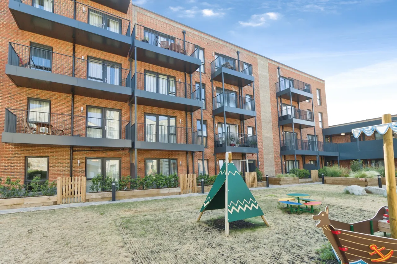 Vousden Grove, London, SE28, photo 18