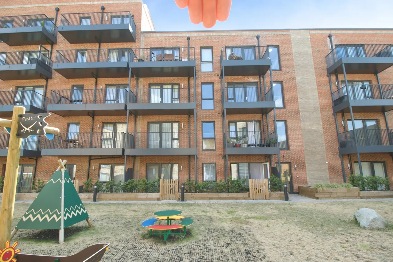 Vousden Grove, London, SE28, photo 22