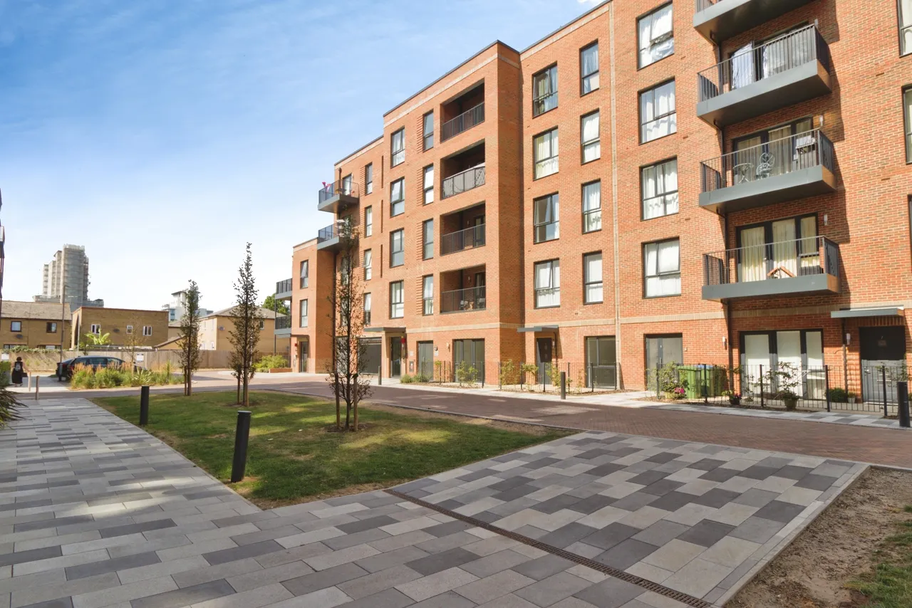 Vousden Grove, London, SE28, photo 20