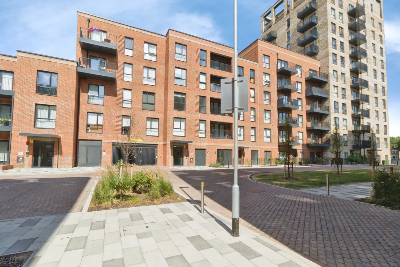 Vousden Grove, London, SE28, photo 19