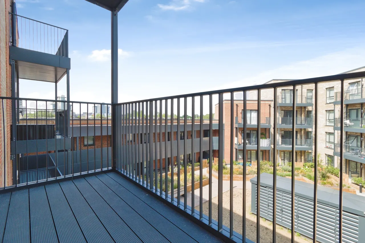 Vousden Grove, London, SE28, photo 4